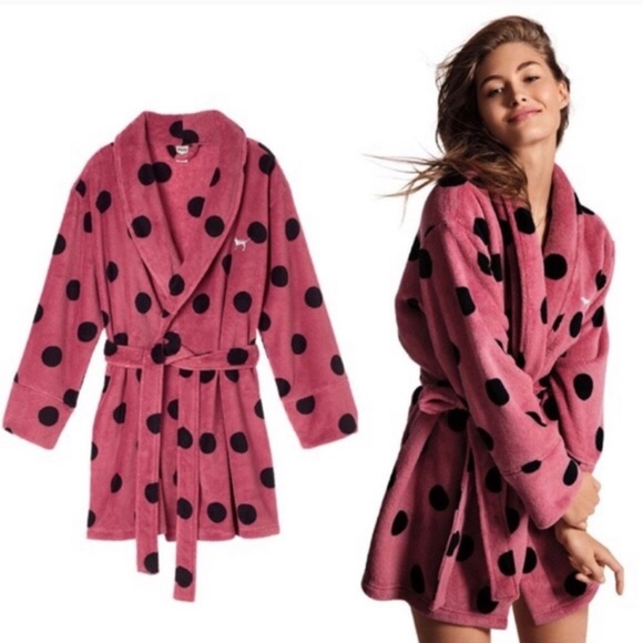PINK Victoria's Secret Other - ❌TRADED❌🖤VS PINK Cozy Plush Robe🖤
